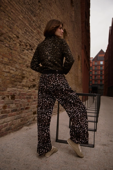 Wiskozowe spodnie z paskiem brązowe