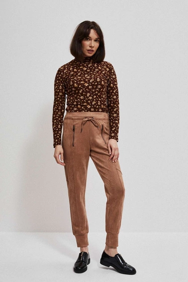 Dresowe spodnie z zapinanymi kieszeniami kawowe