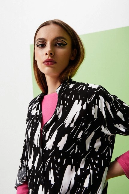 Długa koszula z wiskozy zapinana na guziki czarna