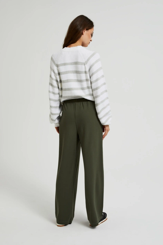 Spodnie z szerokimi nogawkami i guzikami oliwkowe