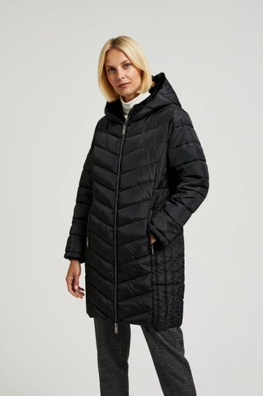 Pikowana kurtka z kapturem i zapinanymi kieszeniami czarna