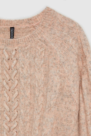 Sweter z ozdobnym splotem pudrowo-różowy