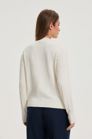 Sweter z ozdobnym splotem ecru