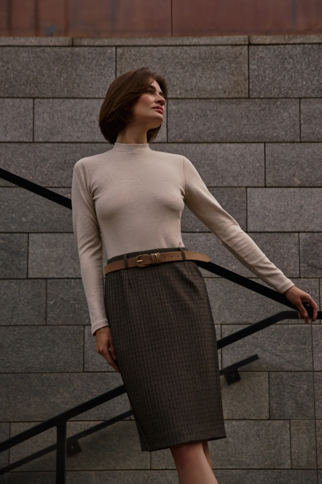 Ołówkowa spódnica do kolan ciemnobeżowa