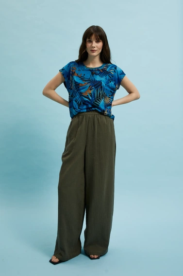 Bluzka z tropiklanym wzorem granatowa 