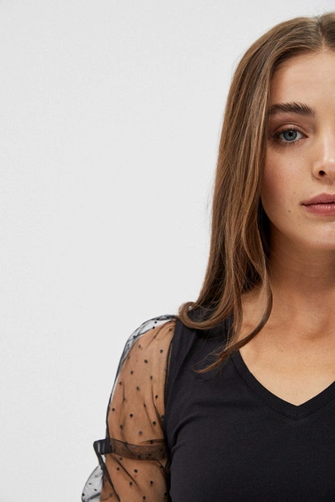 Bluzka czarna z ozdobnymi rękawami