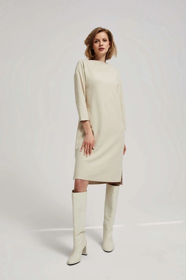 Prosta sukienka z rękawami 3/4