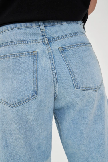 Jeansowe bermudy jasnoniebieskie