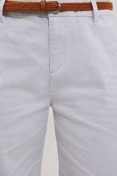 Szorty z plecionym paskiem białe