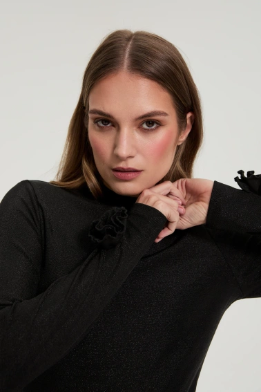 Bluzka z ozdobnymi rękawami czarna