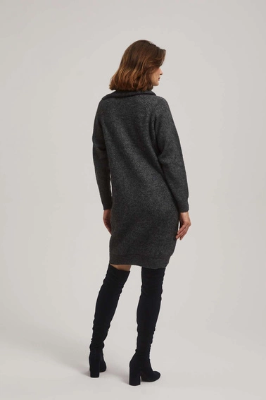 Swetrowa sukienka z golfem grafitowa