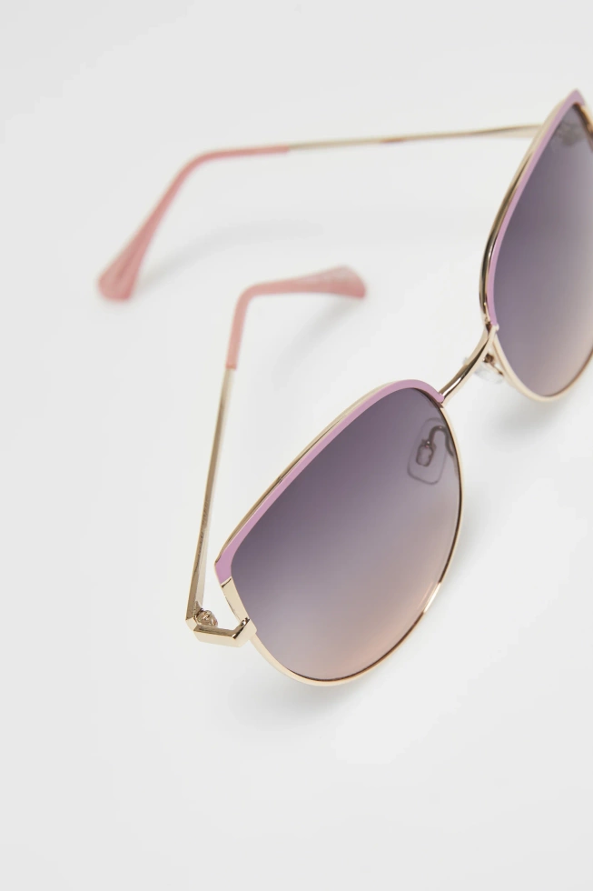 Okulary przeciwsłoneczne z metalowymi oprawkami różowe