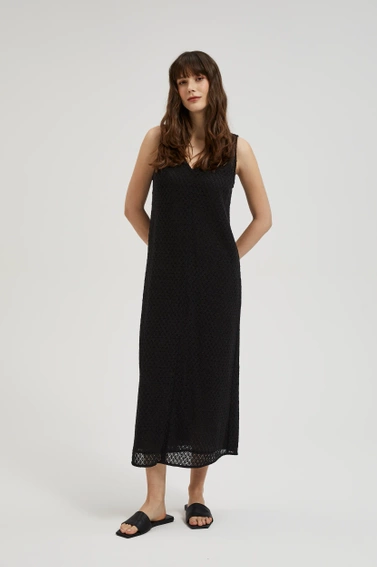 Ażurowa sukienka z dekoltem w serek czarna