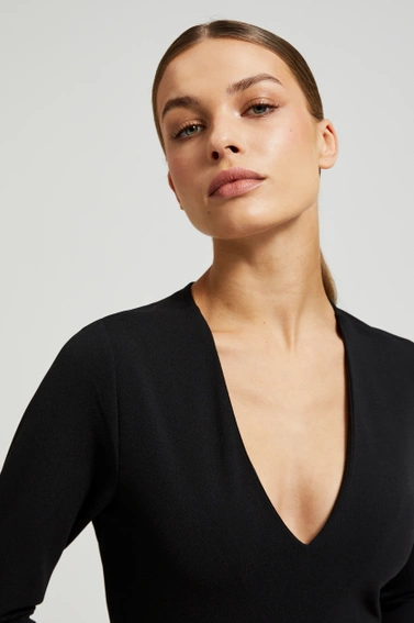 Gładka sukienka z dekoltem w serek czarna