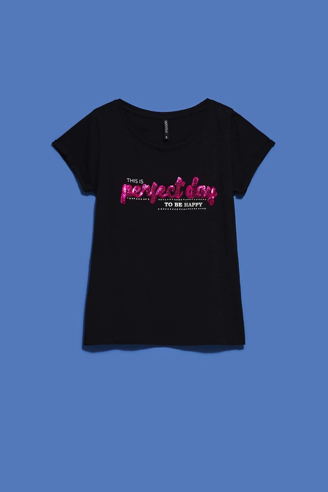 T-shirt z napisem czarny