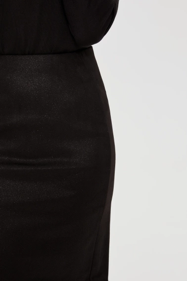 Ołówkowa spódnica czarna