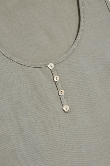 Gładki top oliwkowy