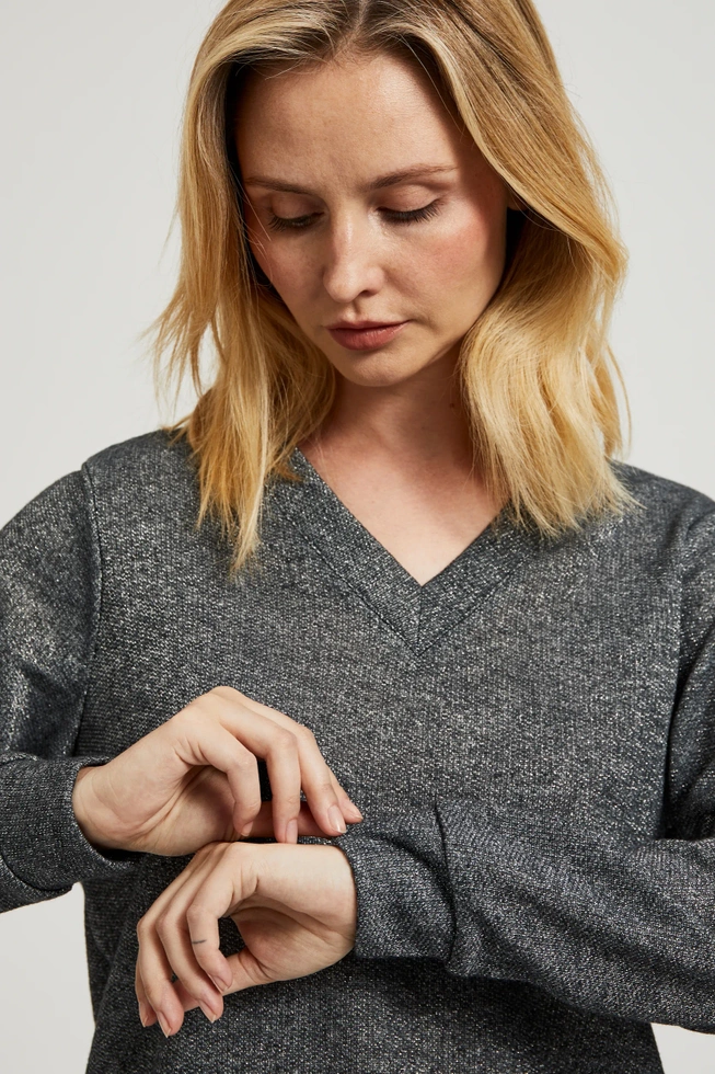 Bluza z dekoltem w serek i metalizowaną nitką szara