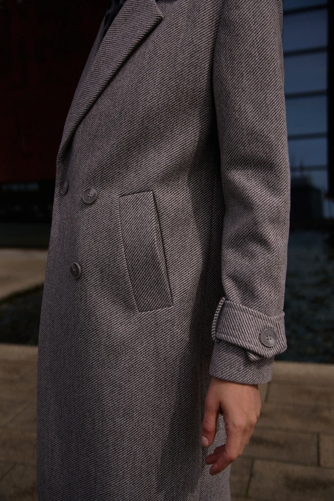 Długi płaszcz szary