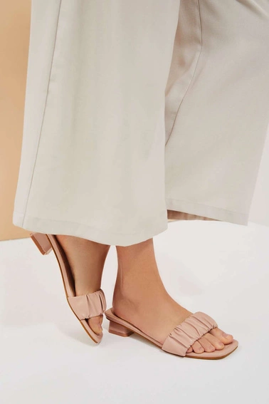 Klapki ze skóry ekologicznej malinowe