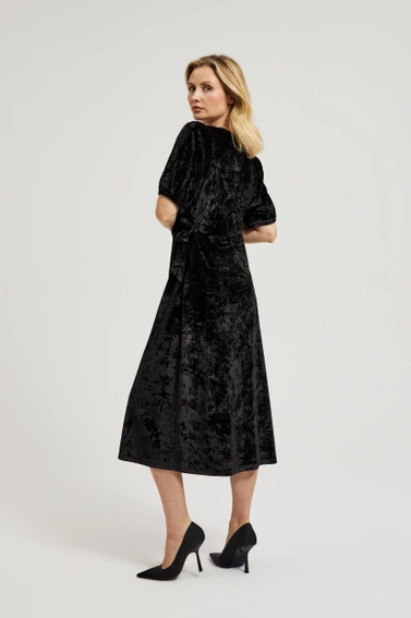Welurowa sukienka midi czarna 