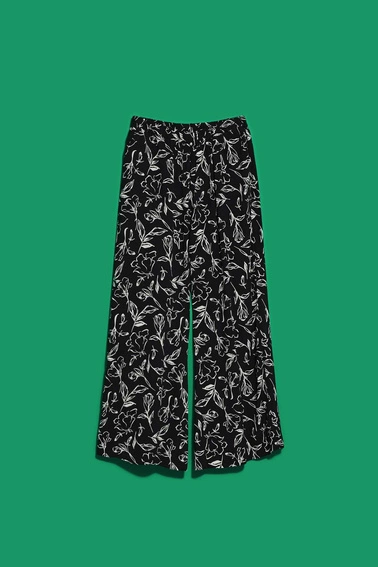 Spodnie z nadrukiem kwiatów