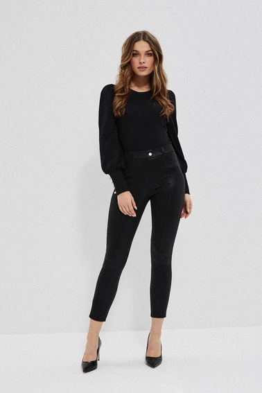 Błyszczące legginsy