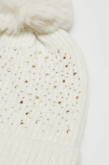 Czapka z pomponem biała