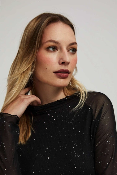 Bluzka z przezroczystymi rękawami 