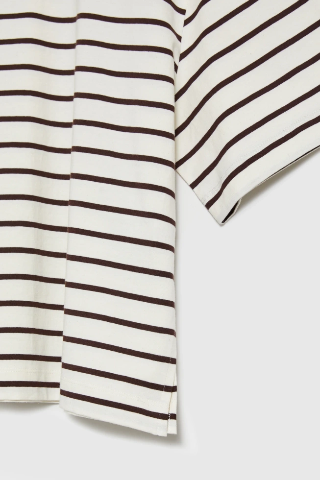 T-shirt oversize w paski brązowy