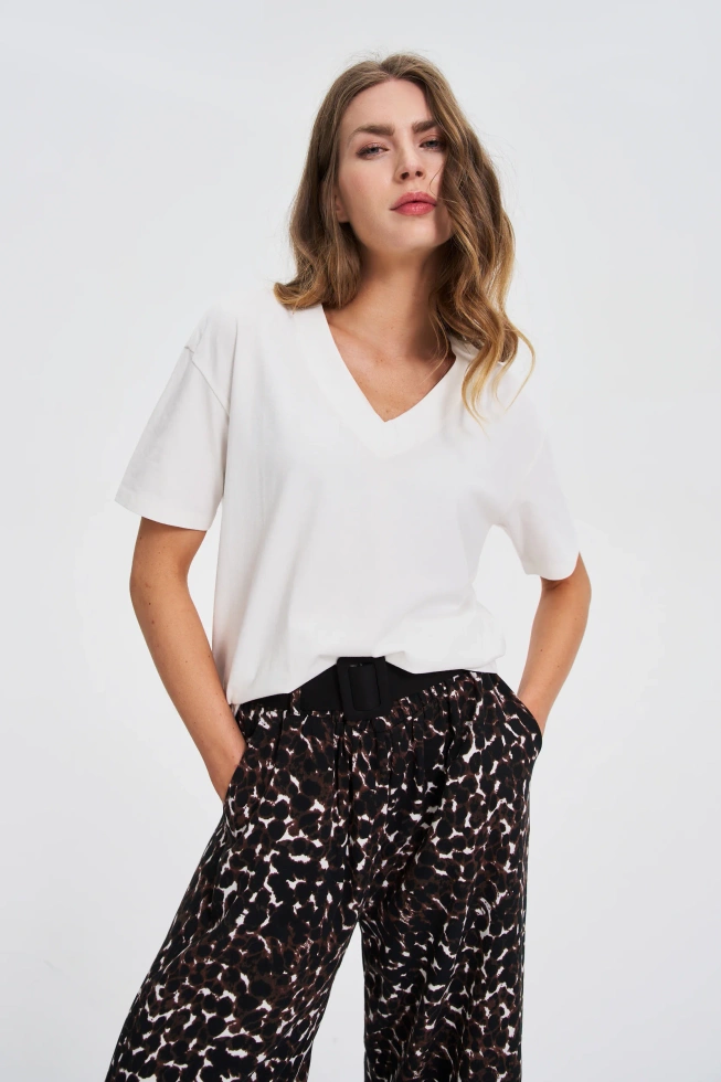 T-shirt z dekoltem w serek biały