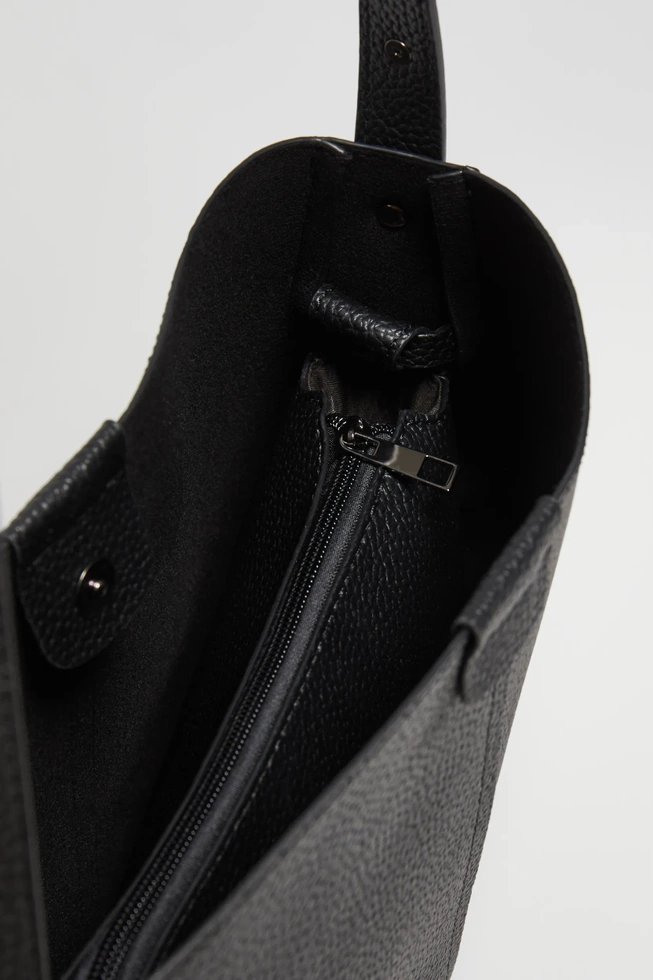 Torba na ramię na regulowanym pasku czarna