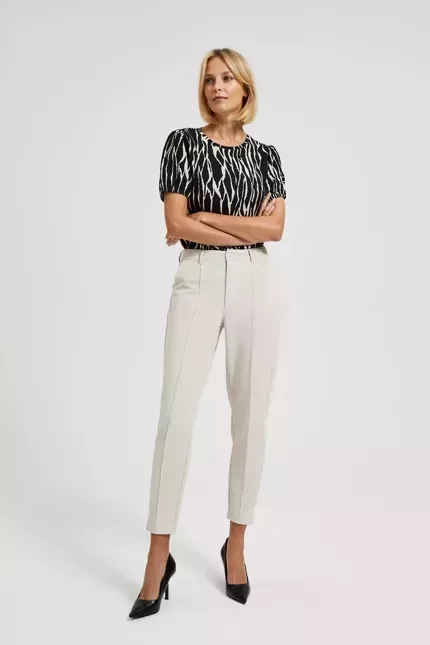 Elegnackie spodnie z nogawkami w kant i kieszeniami beżowe