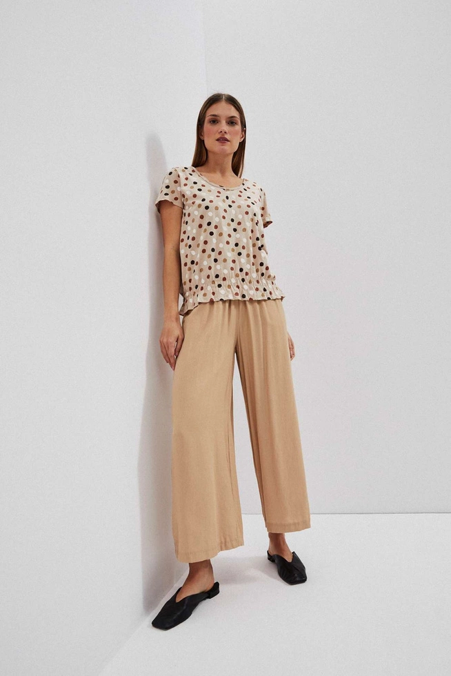 T-shirt w kolorowe kropki piaskowy