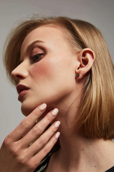 Zestaw 9 kolczyków typu wkrętki