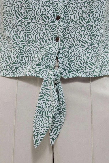 Bluzka koszulowa we wzory seledynowa