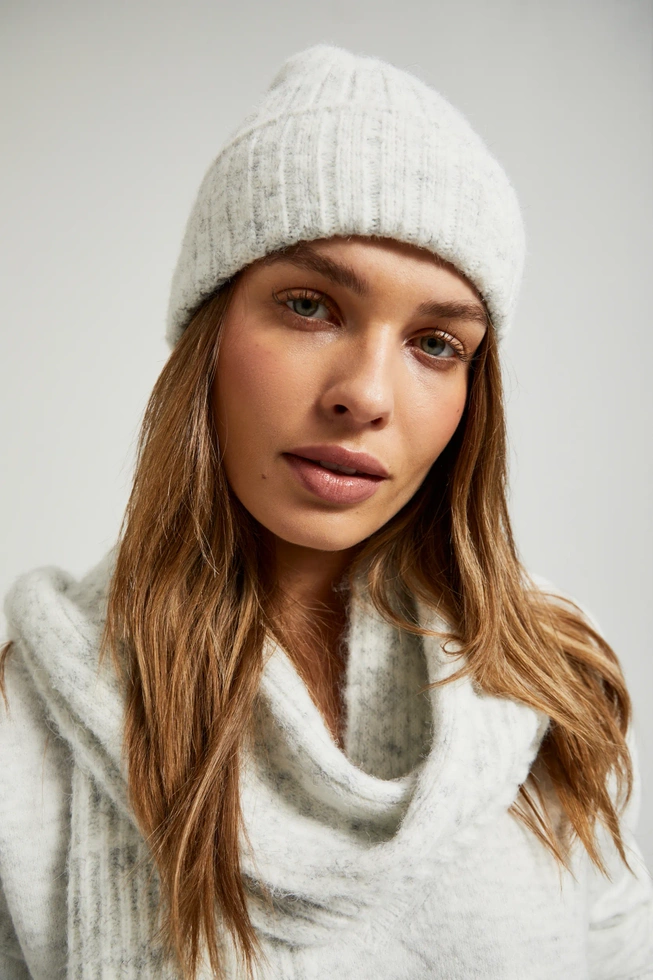 Czapka szara z dodatkiem wełny