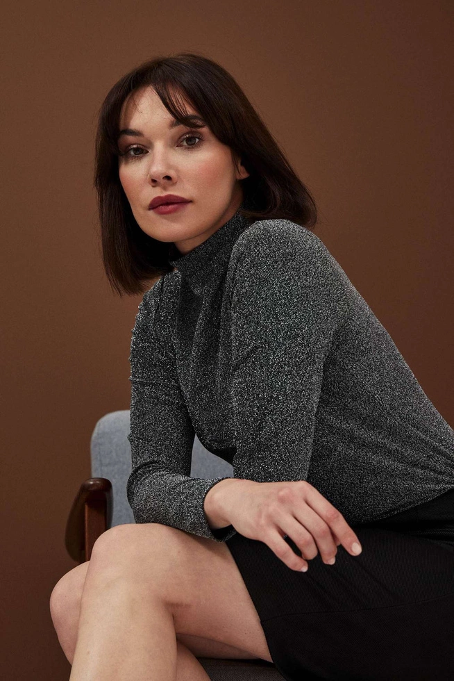 Bluzka z metaliczną nitką czarna