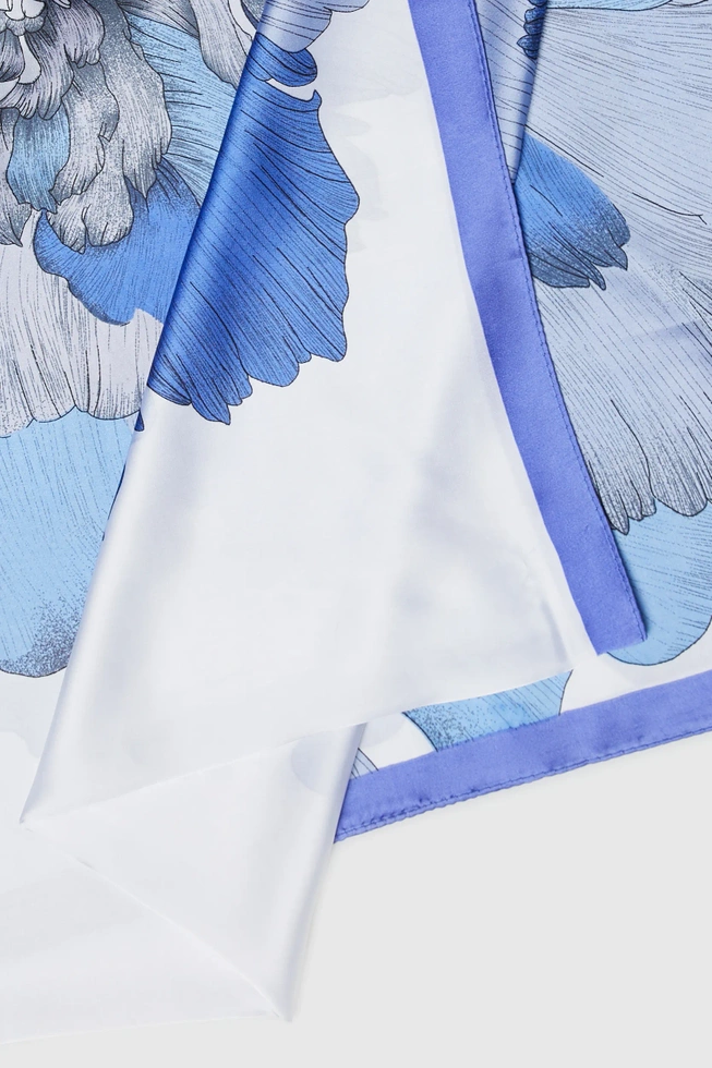 Letni wzorzysty szal błękitny