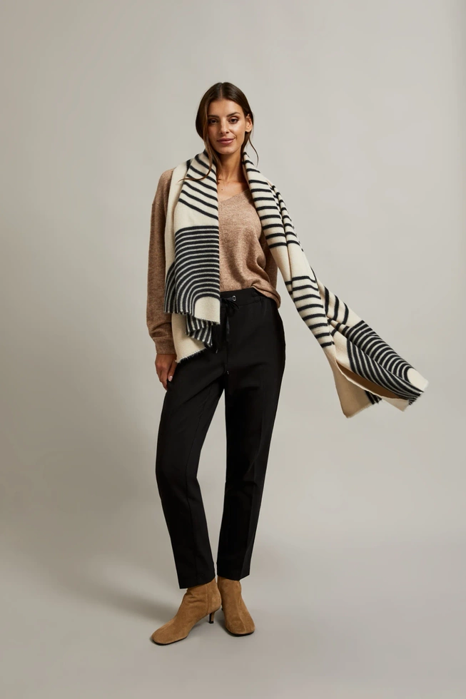 Szalik w czarne paski beżowy