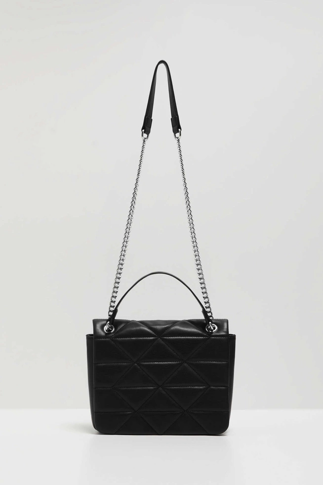 Pikowana torebka z regulowanym uchwytem czarna