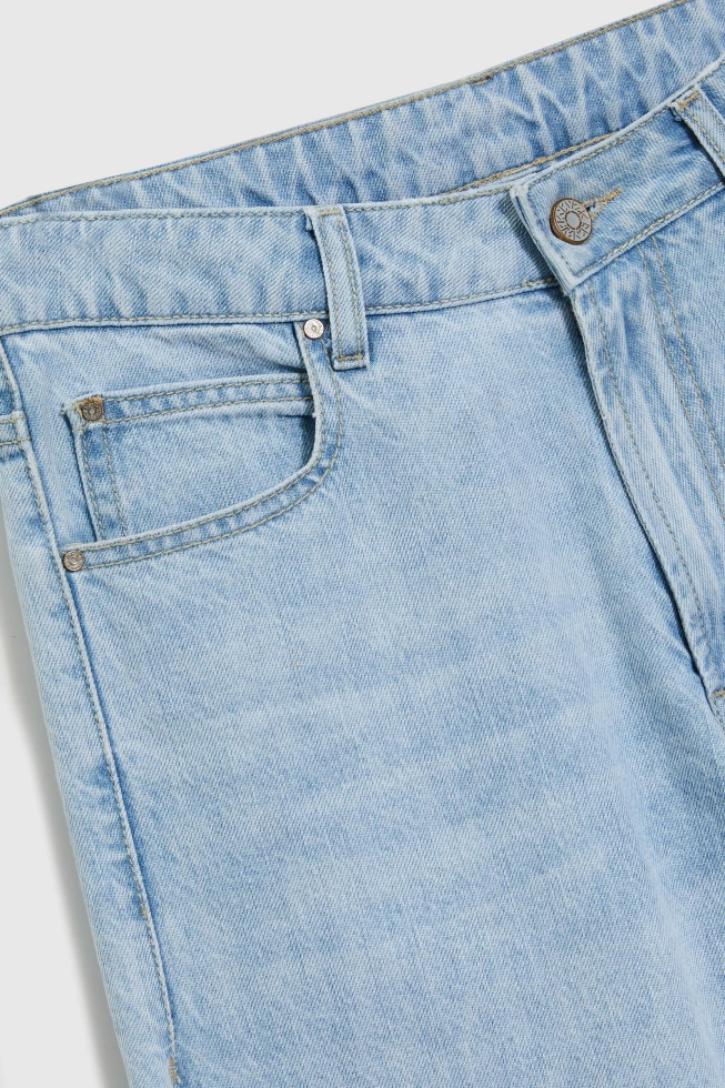 Jeansowe bermudy jasnoniebieskie