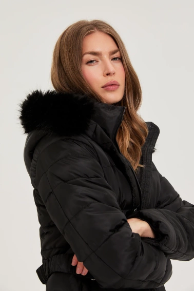 Długa kurtka z kapturem czarna