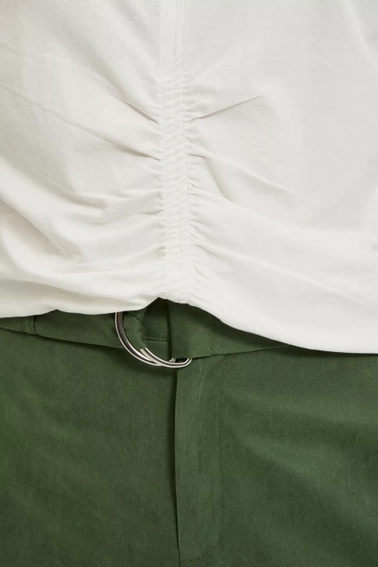 Bluzka z krótkimi rękawami i marszczeniem biała