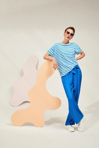 T-shirt w paski niebieski