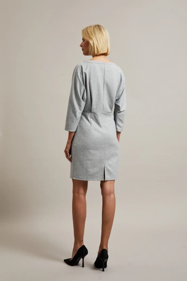Gładka sukienka o długości przed kolano szara