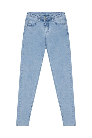 Jeansy medium waist z kieszeniami błękitne