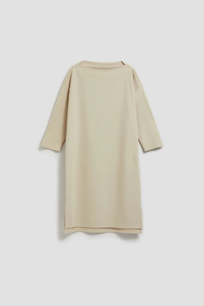 Prosta sukienka z rękawami 3/4