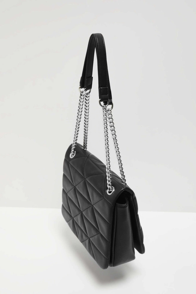 Pikowana torebka z regulowanym uchwytem czarna