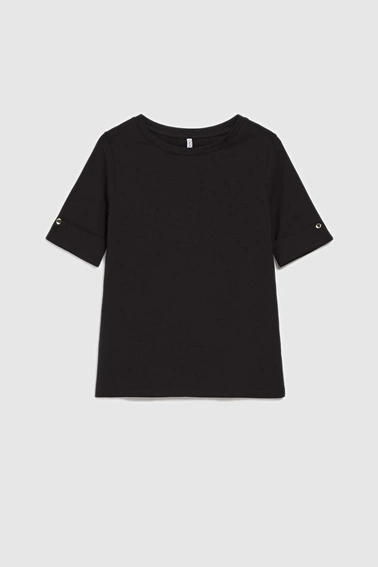 Gładki t-shirt z podwijanymi rękawami czarny